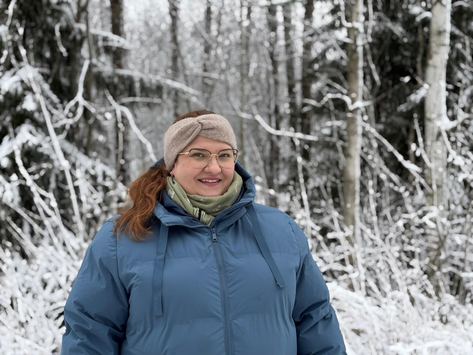 Anu Auranen vastaa asiakkaiden kysymyksiin Auraprintin vastuullisuusasioista